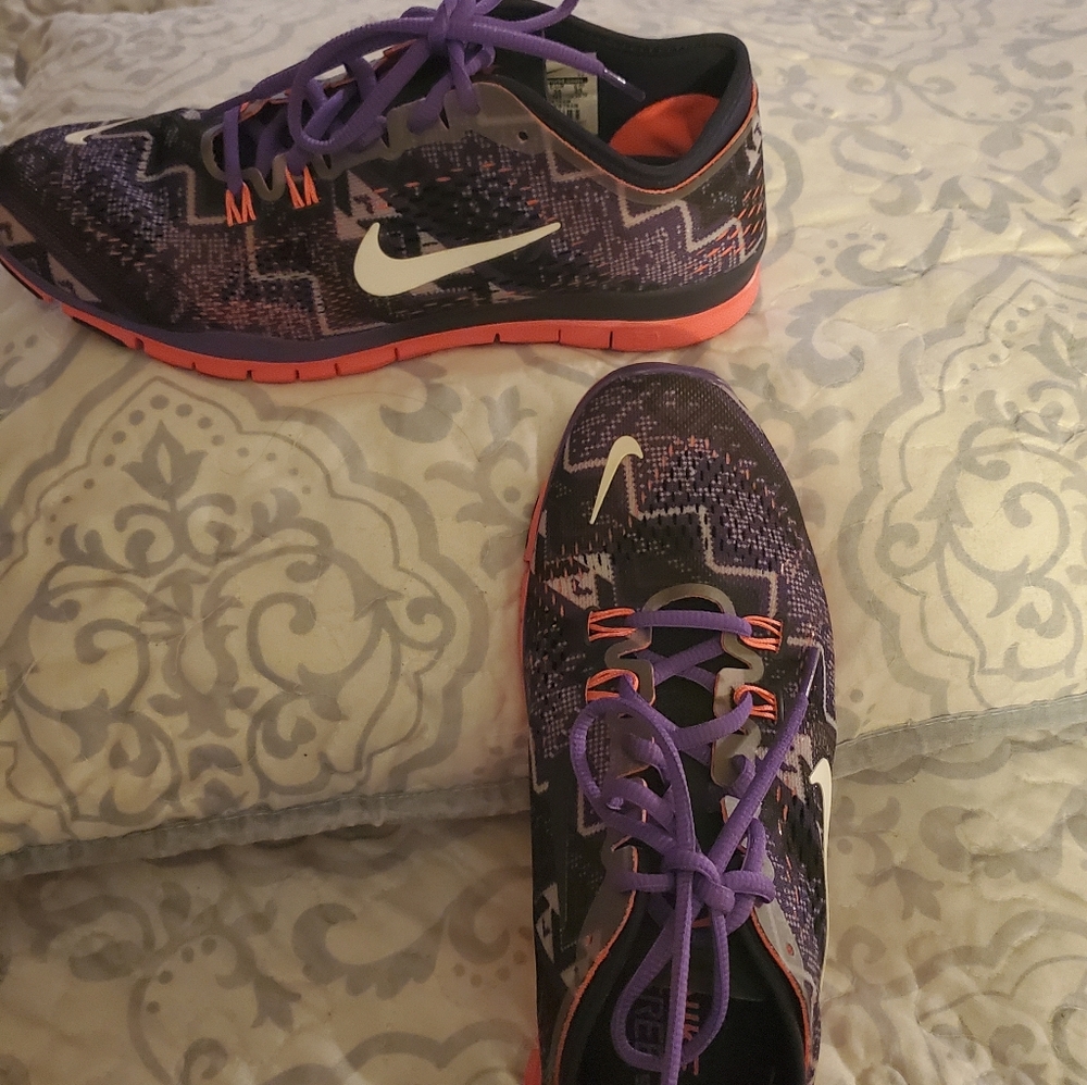 Nike shoes, just wore once.